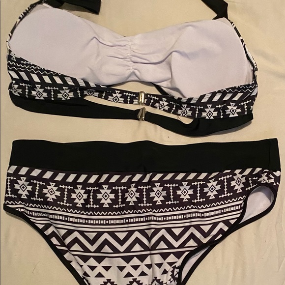 Size -3XL Black and white bikini -New - Picture 3 of 3